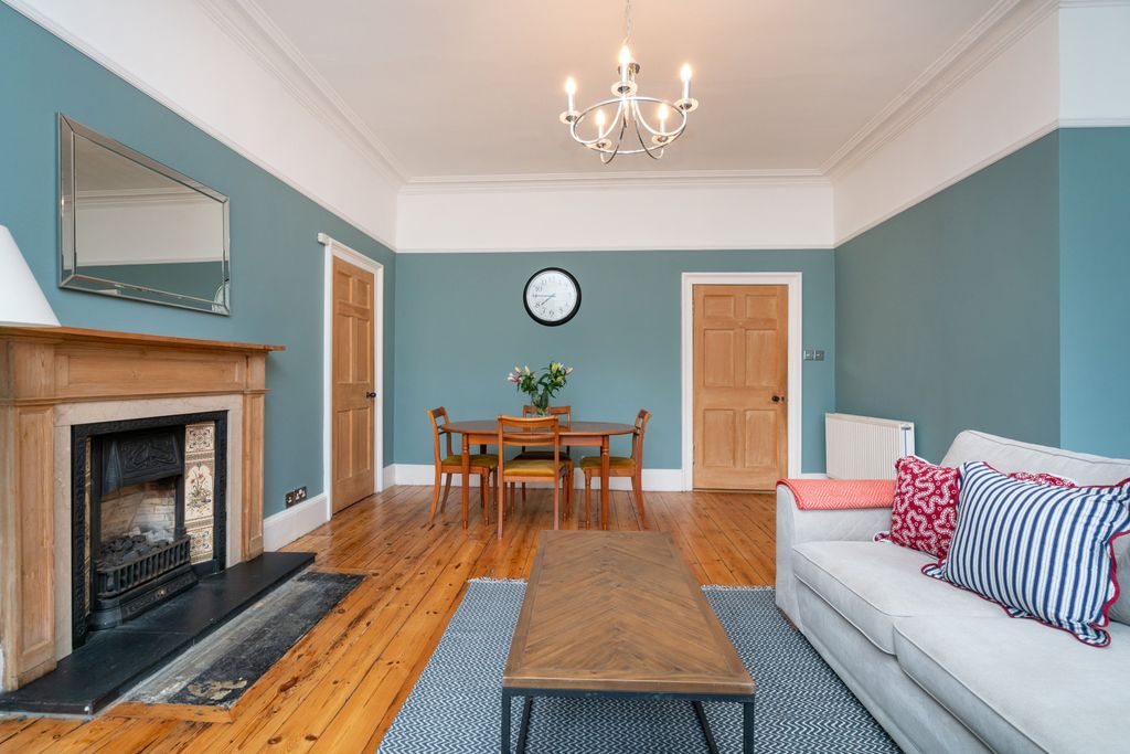 Property photo 3 of 19 Interior007