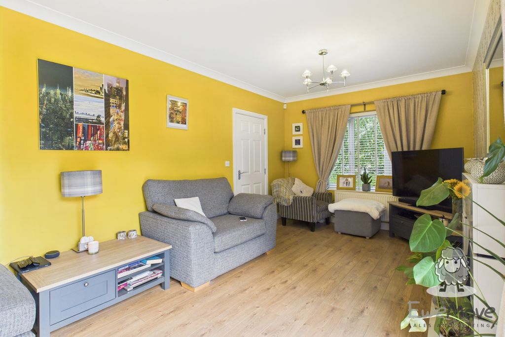 Property photo 3 of 20 9