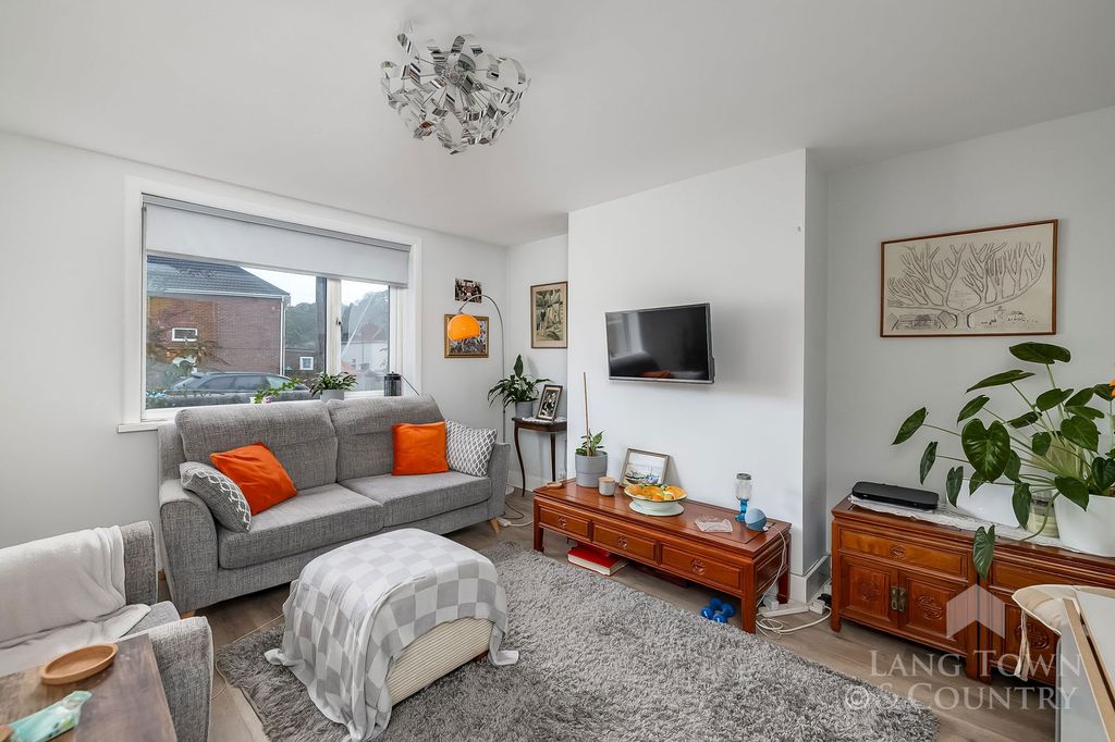 Property photo 2 of 8