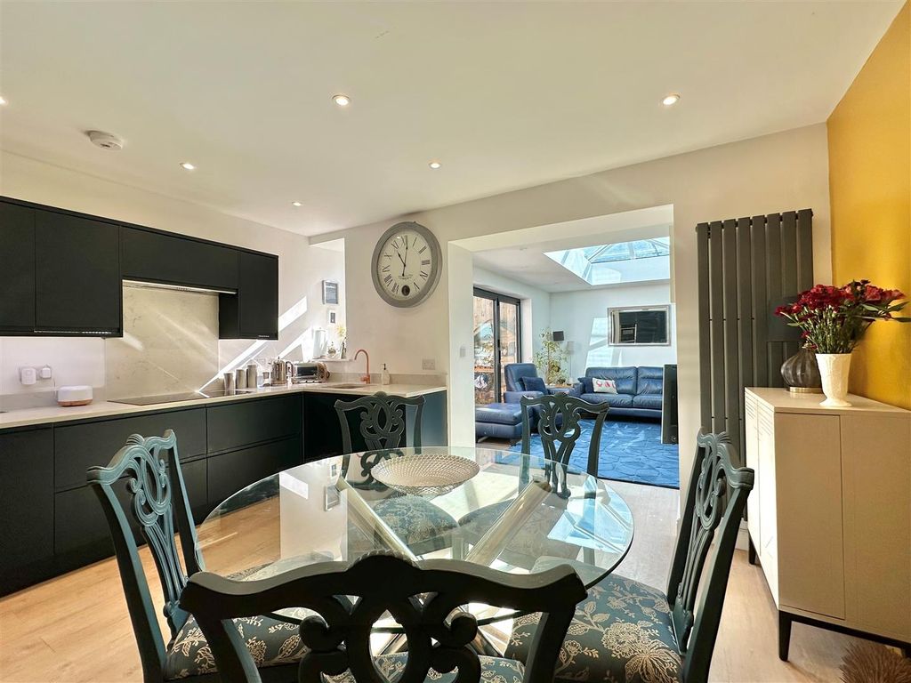 Property photo 2 of 23