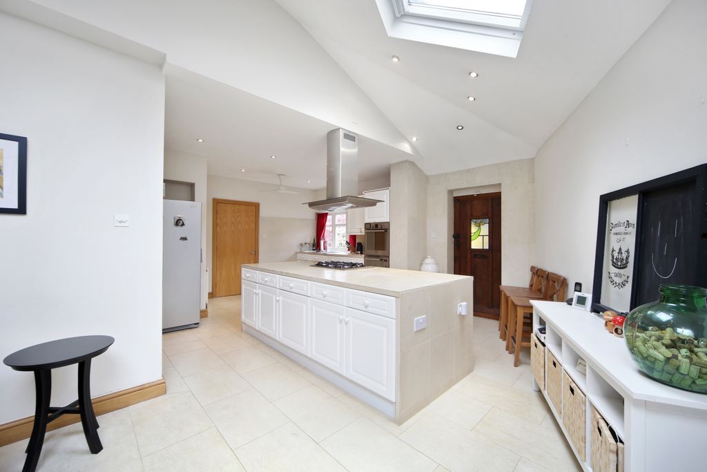Property photo 2 of 14 Kitchen