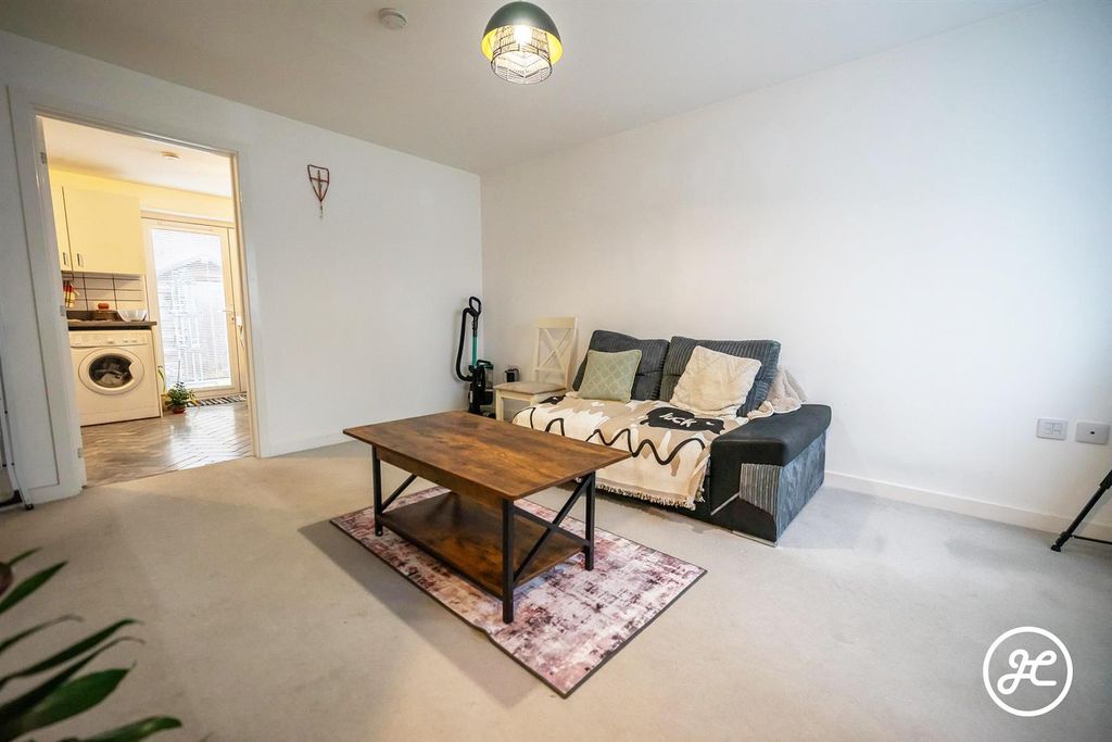 Property photo 3 of 12 4Prb75_Sfe-Rhhyxaene9W.Jpg