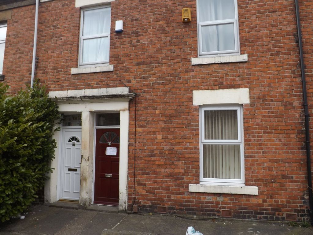 Property photo 1 of 8 Two Bedroom Ground Floor Flat.