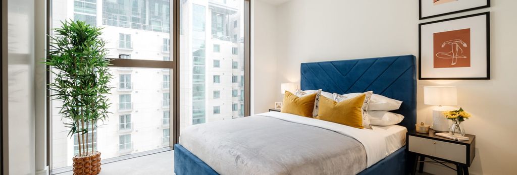 Property photo 2 of 3 Modern Designed Bedroom With Floor To Ceiling Windows