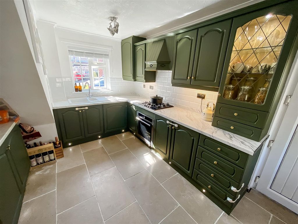 Property photo 3 of 11 Kitchen.Jpg