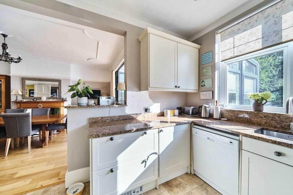 Property photo 3 of 37 Kitchen