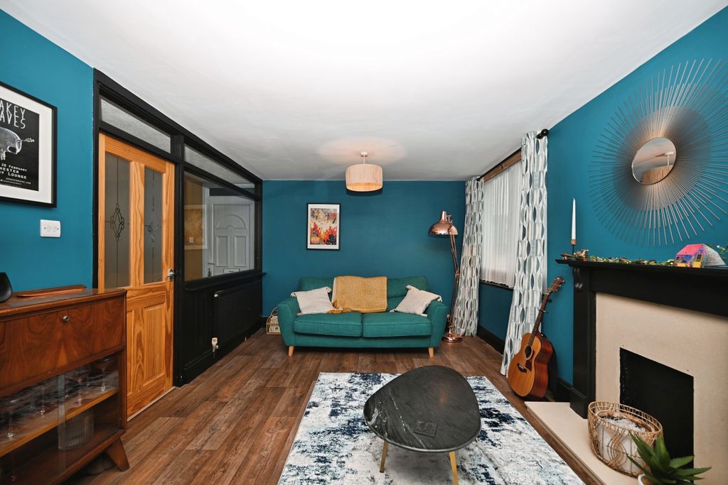 Property photo 3 of 19