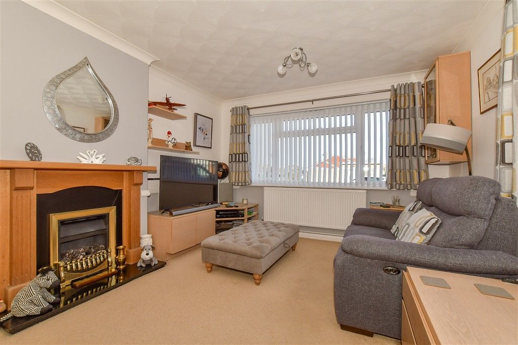 Property photo 2 of 9 Lounge