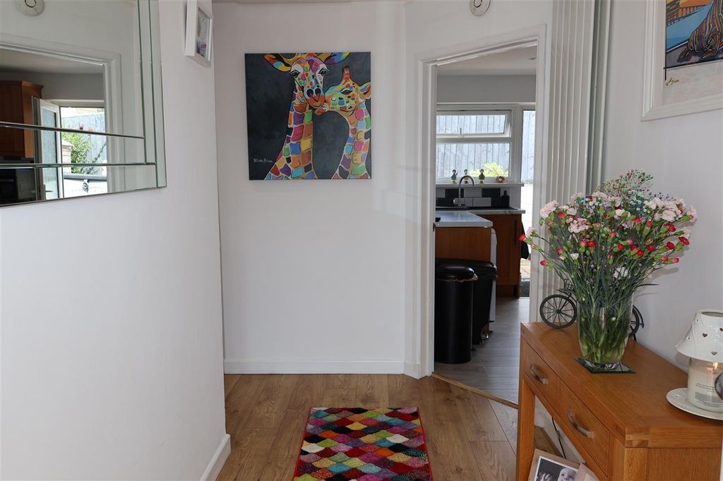 Property photo 3 of 15 Entrance Hall