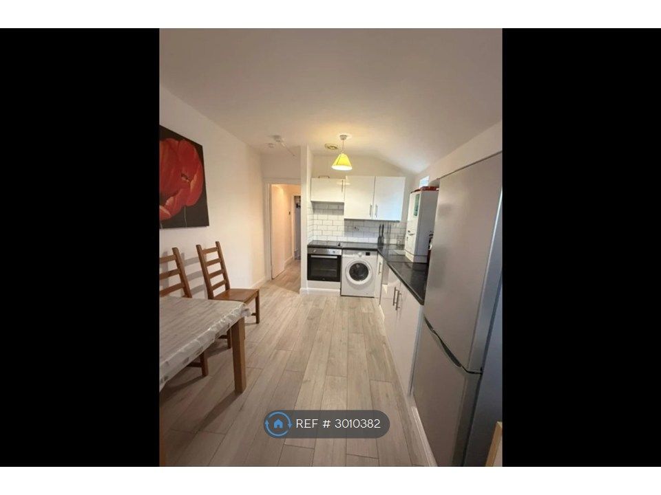 Property photo 2 of 10 Kitchen