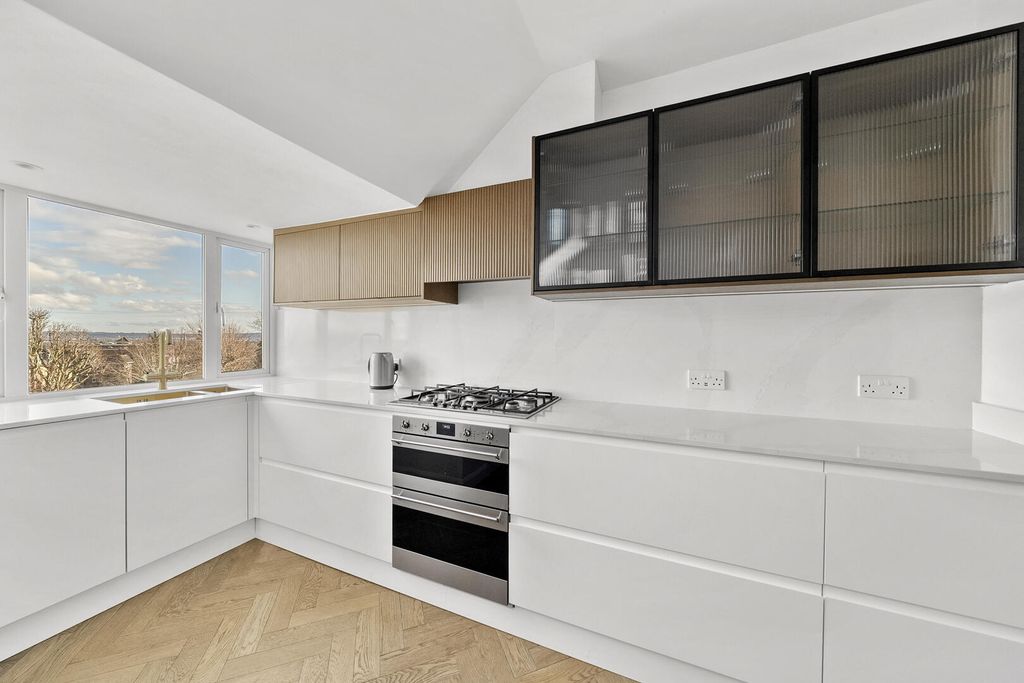 Additional image 4 of 3 bed flat for saleBycullah Road, Enfield EN2