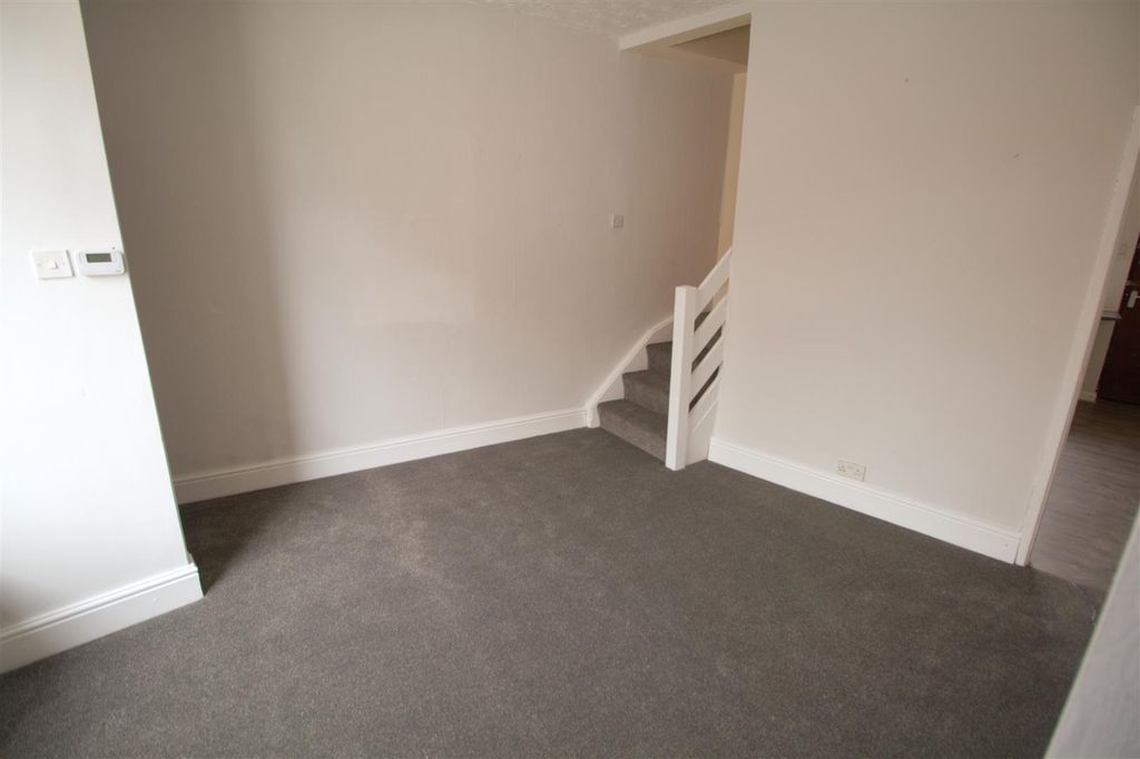 Property photo 3 of 8 Lounge..Jpg