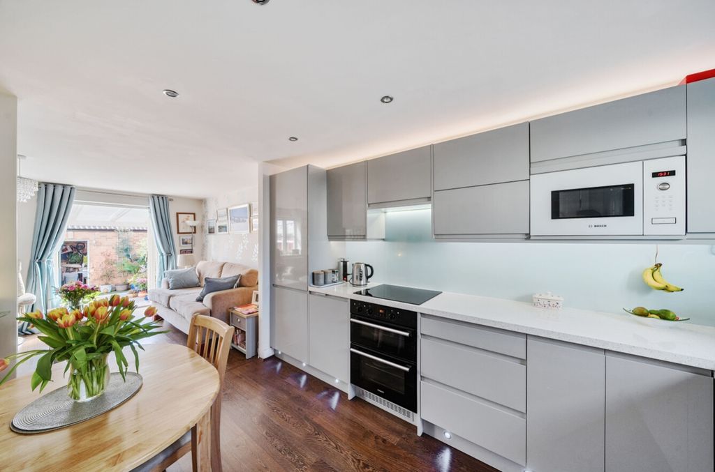 Property photo 2 of 16 Kitchen