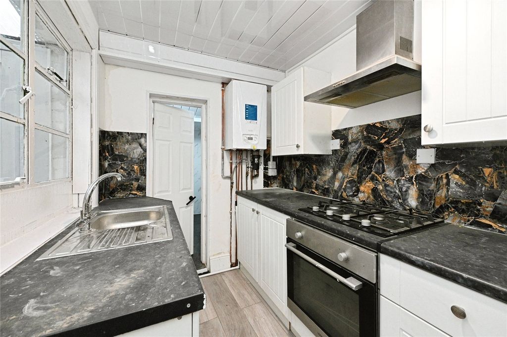 Property photo 3 of 23 Picture No. 10