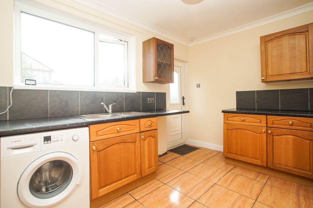 Property photo 3 of 15 Kitchen