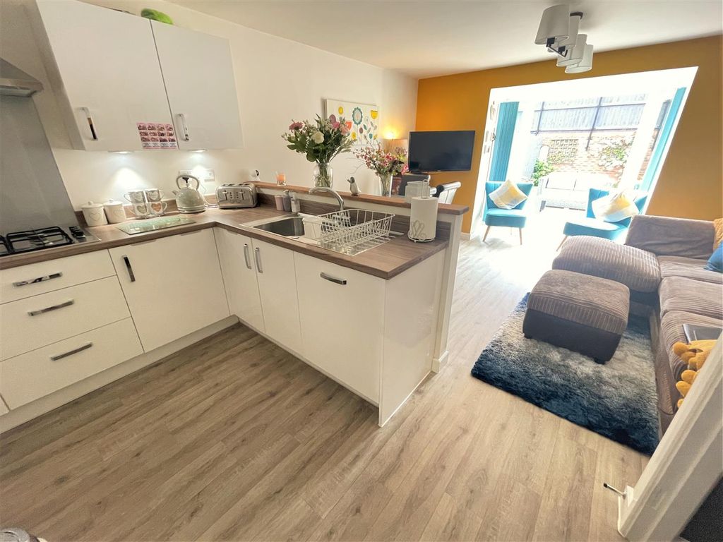 Property photo 2 of 18