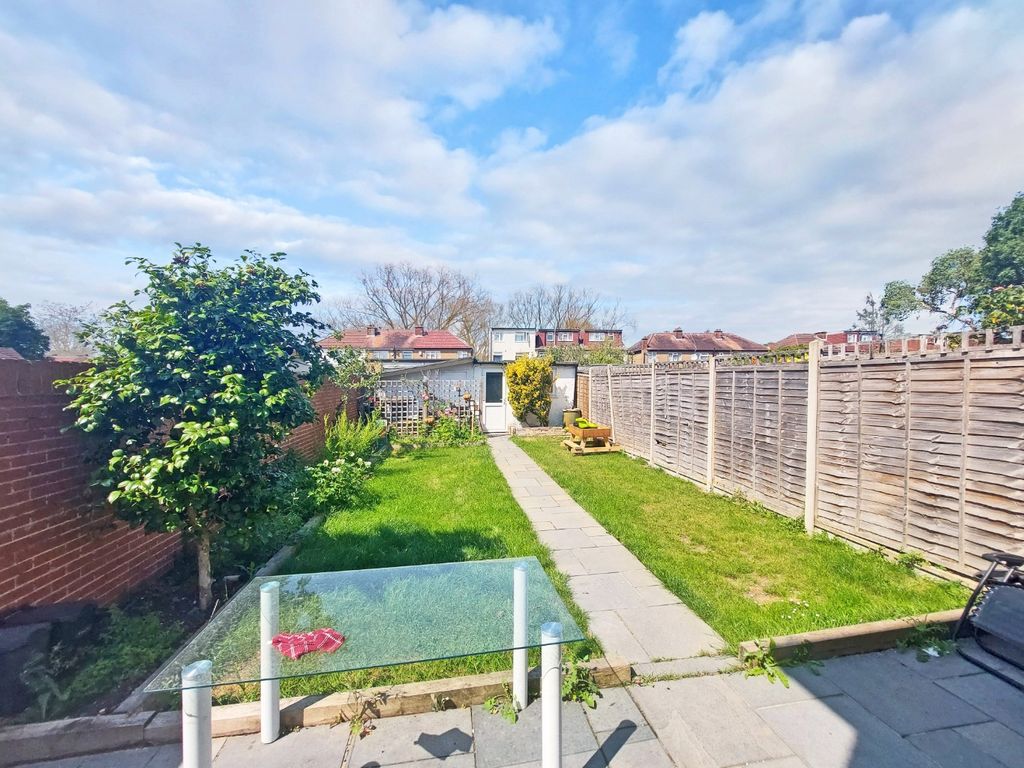 Property photo 2 of 13 4415332