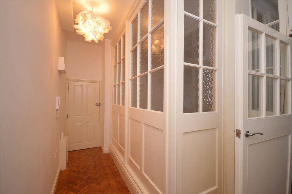 Property photo 2 of 10 Entrance Hall