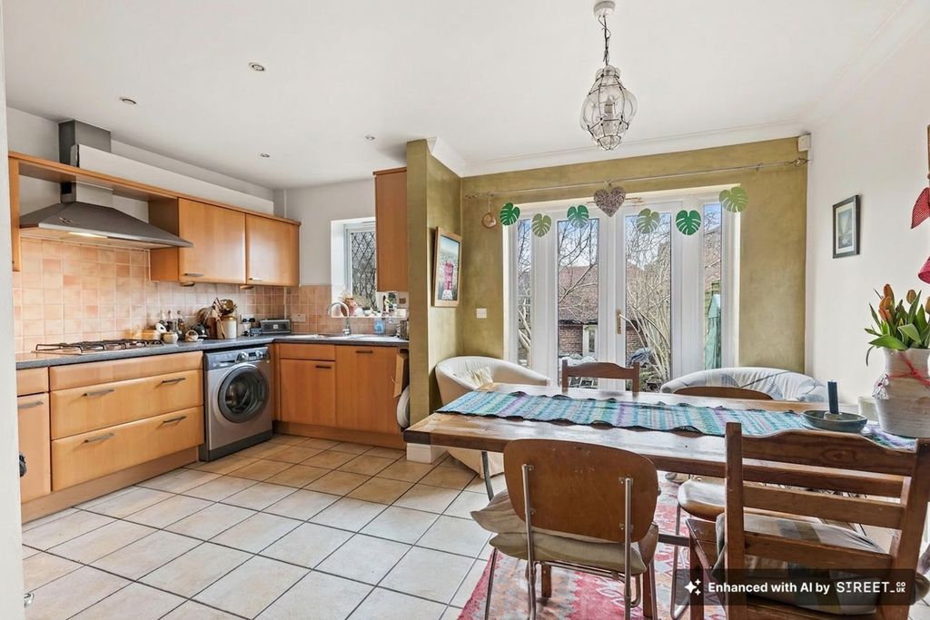 Property photo 3 of 16