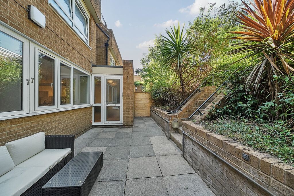 Property photo 2 of 18 Picture No. 15