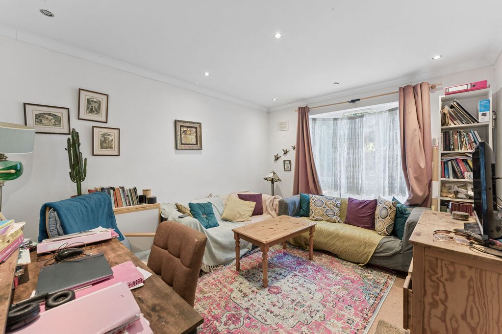 Property photo 1 of 6 Living Room