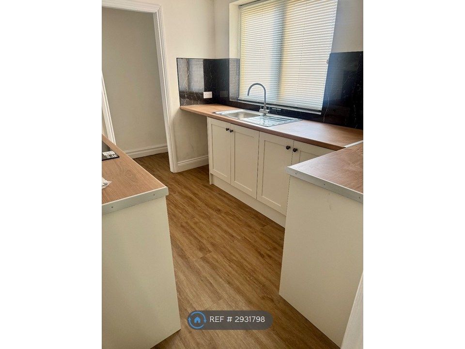 Property photo 1 of 12 Kitchen