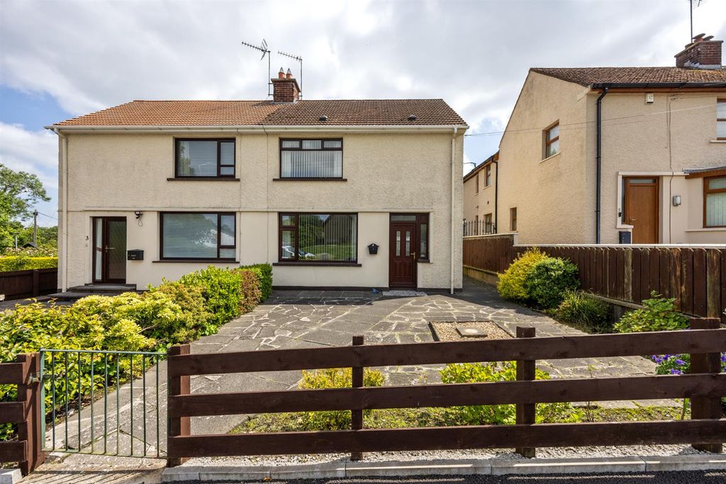 Property photo 2 of 19 4 Hihllside 19.Jpg