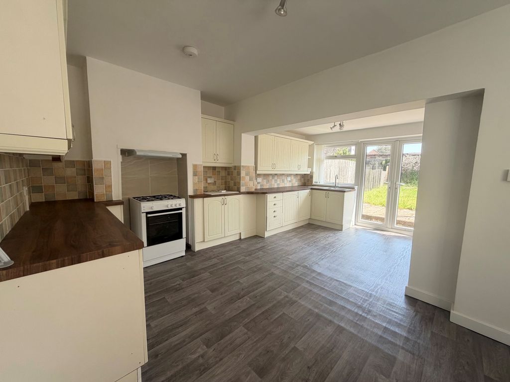 Property photo 2 of 18 Kitchen Porthcawl Cf36 