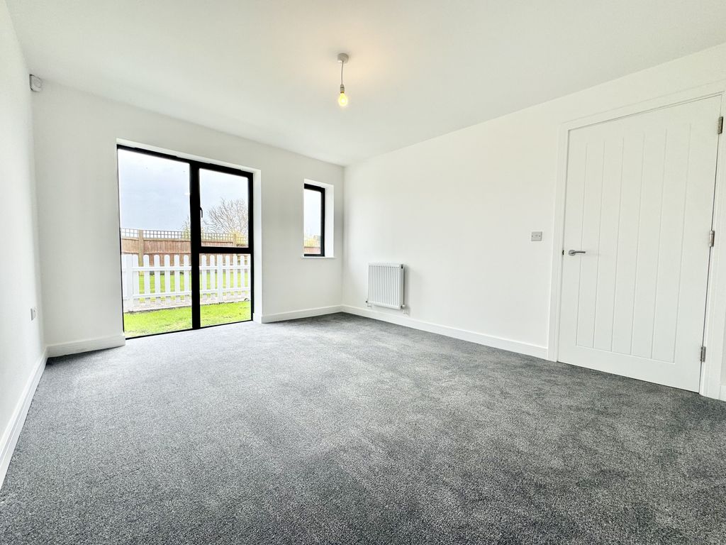 Property photo 3 of 11 Photo