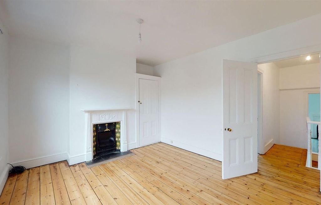 Property photo 3 of 10 Picture 3