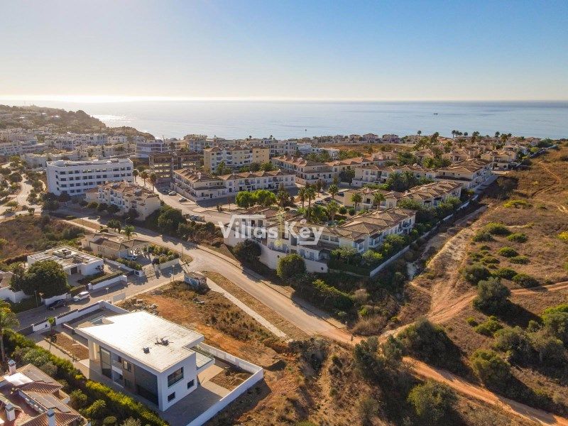 Property photo 2 of 35