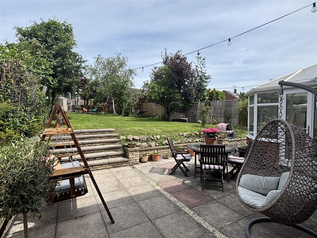 Property photo 2 of 21 Wonderful Rear Garden