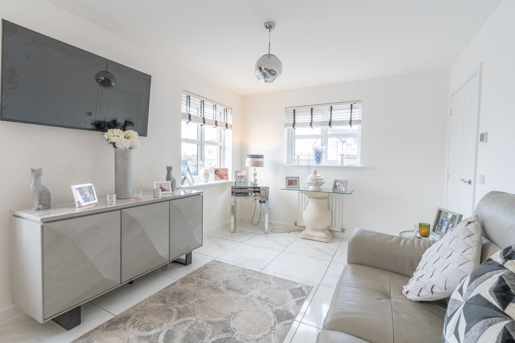 Property photo 3 of 32 Gallery