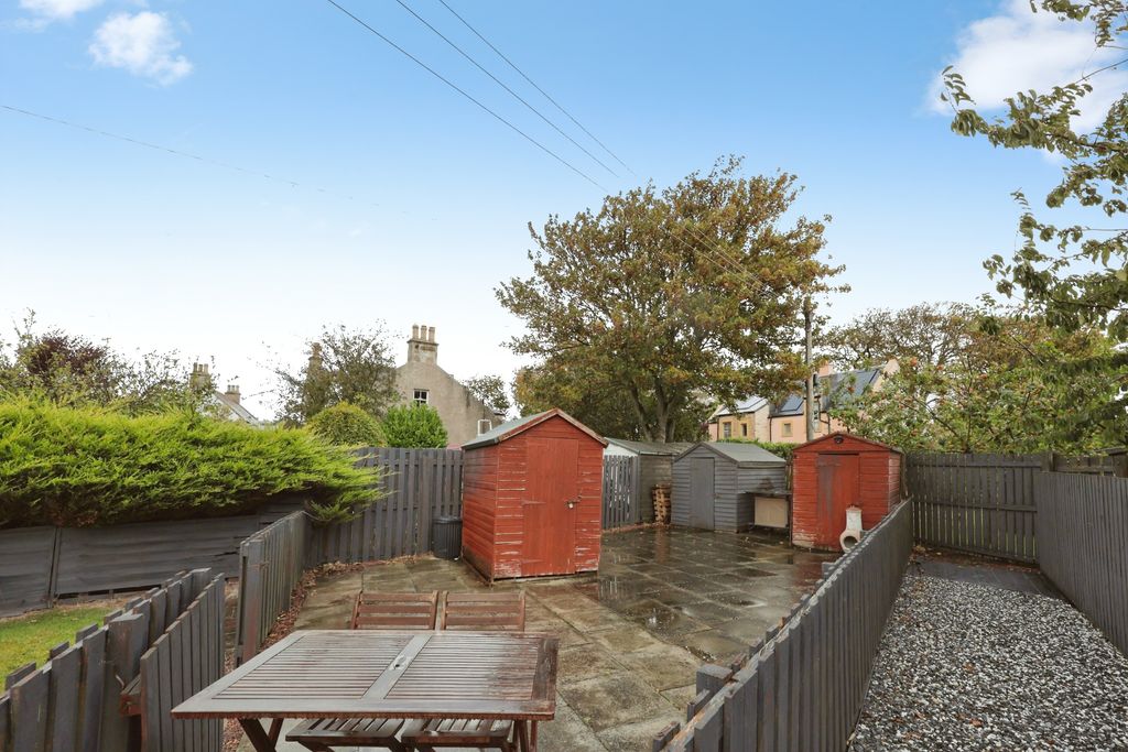 Property photo 2 of 21 Paved Garden