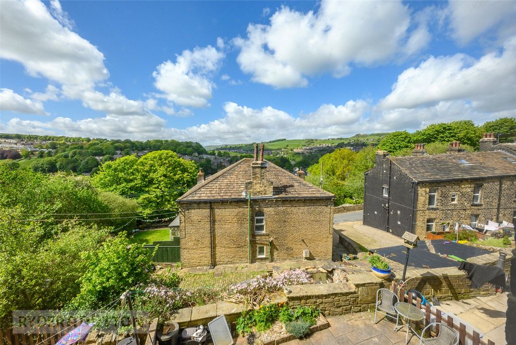 Property photo 2 of 17 Picture No. 16