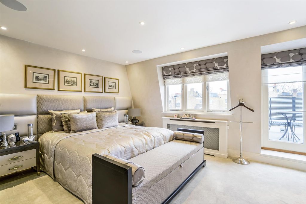 Property photo 3 of 16 63813_26C Eaton Place  (21).Jpg