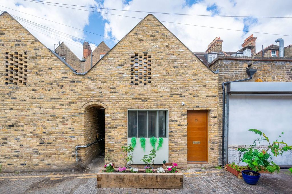 Property photo 2 of 14