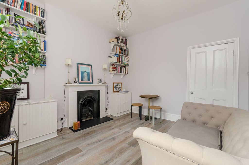 Property photo 2 of 10