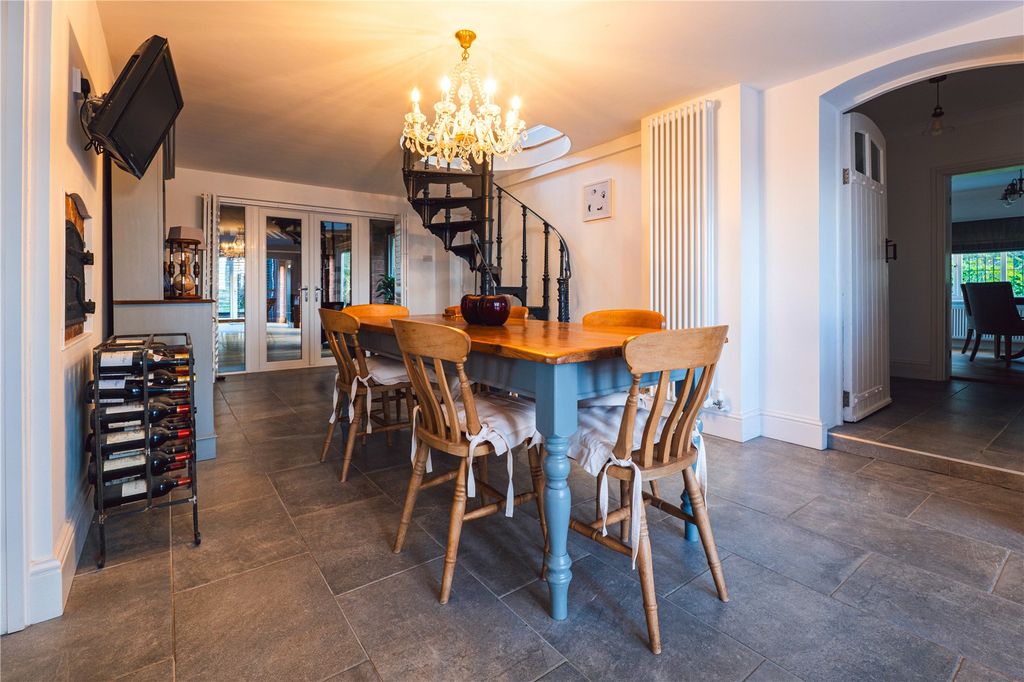 Property photo 3 of 17 Breakfast Room