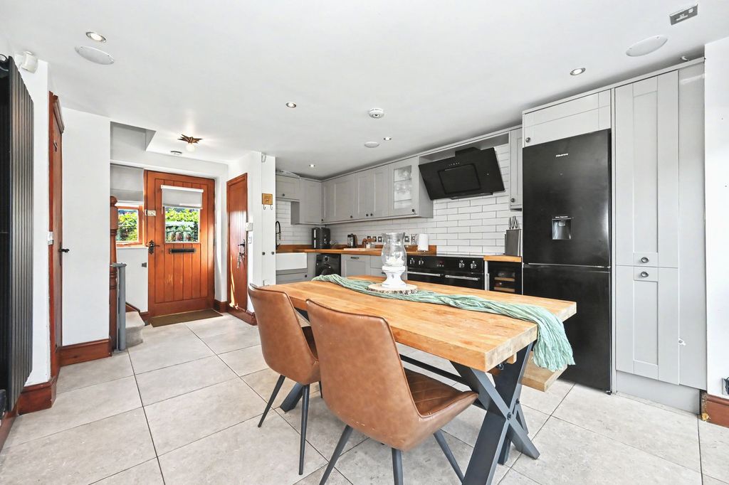 Property photo 2 of 27 Dining Kitchen
