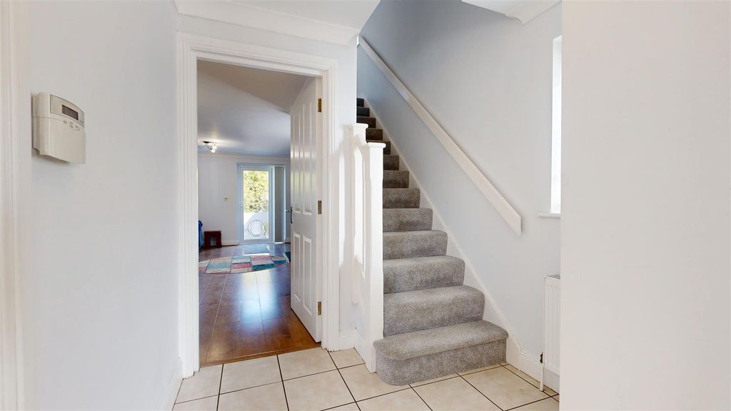 Property photo 3 of 16 Hallway.Jpg