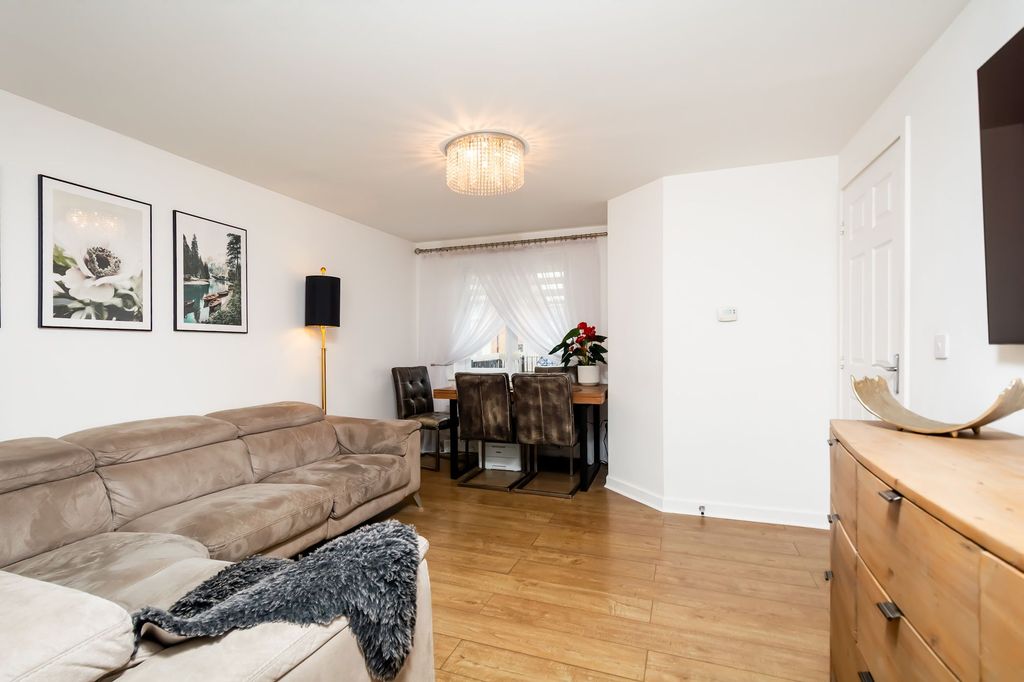 Property photo 2 of 22 Living Room