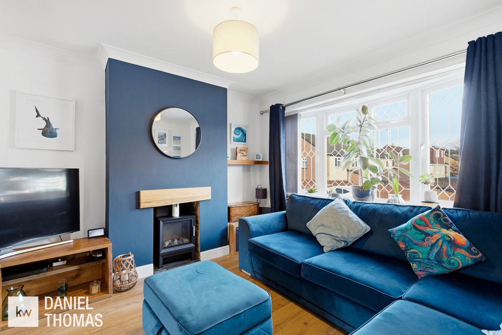 Property photo 2 of 25