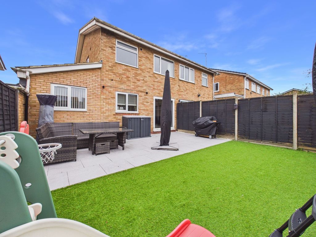 Property photo 2 of 28