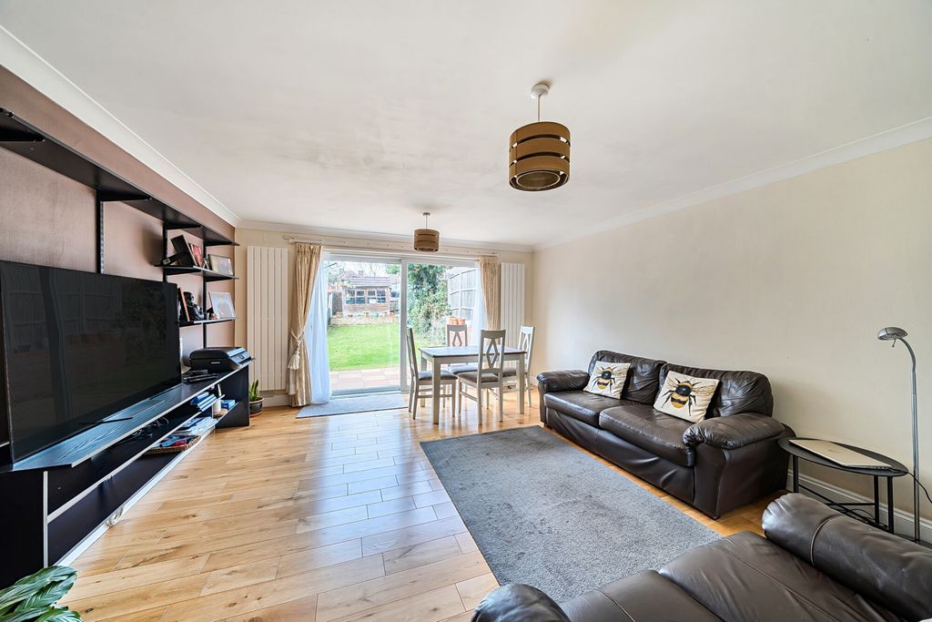 Property photo 2 of 13 1376314-11-690B6F...