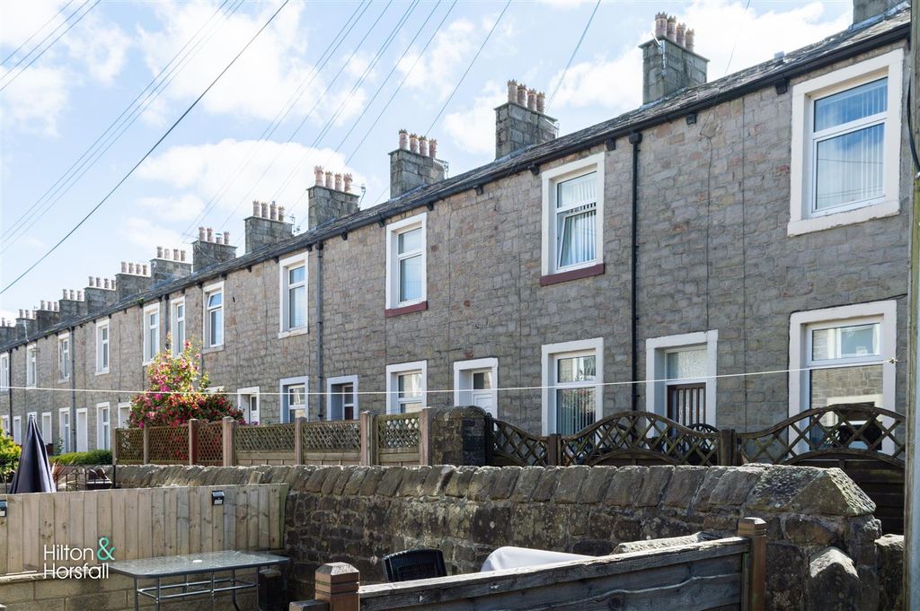 Property photo 1 of 13 Railway Street
