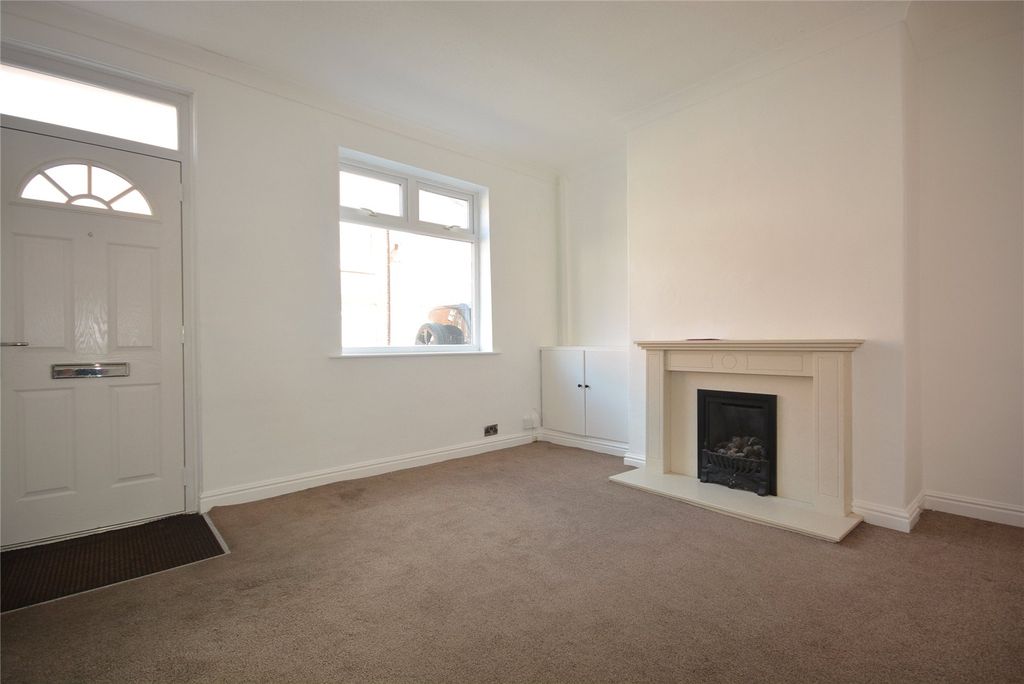 Property photo 2 of 8 Picture No. 12