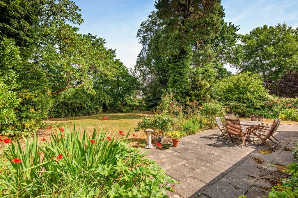 Property photo 3 of 13 Generous Garden