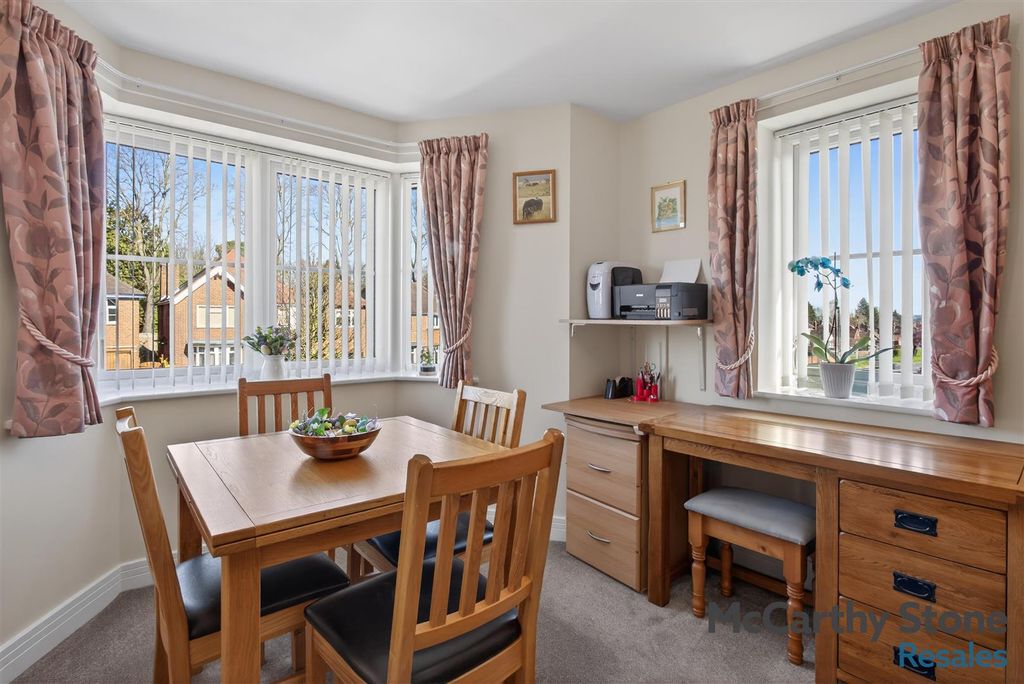 Property photo 3 of 25 8682473-Interior13.Jpg