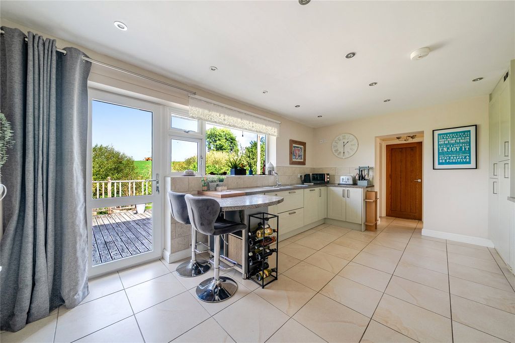 Property photo 3 of 12 Kitchen